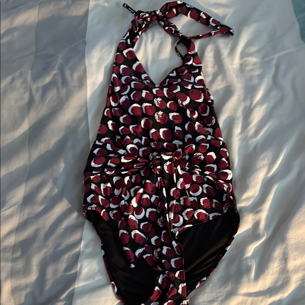 Stylish Halter Swimsuit with Red and White Pattern